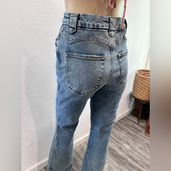 Good American Light Blue bootcut Leg Jeans - Picture 14 of 16